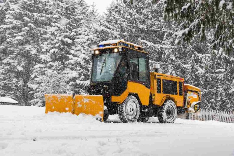 “How Snow Removal Services Can Help Commercial Properties in Niles, OH”